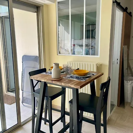 Avec Vue Sur Marina Et - 2 Adultes Et 1 Enfant Maximum Apartment