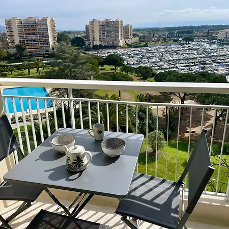 Avec Vue Sur Marina Et - 2 Adultes Et 1 Enfant Maximum Apartment